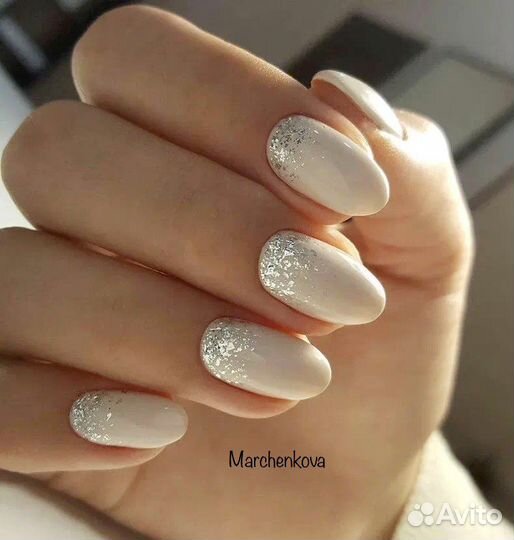 Опытный мастер маникюра