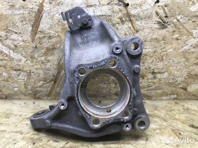 Кулак поворотный передний правый Volkswagen Passat