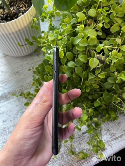 iPhone SE (2020), 64 ГБ