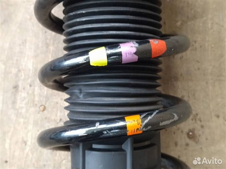 Амортизатор передний правый Jaguar XE X760