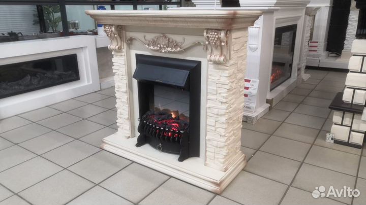 Royal Flame Adriana с очагом Majestic Lux S BL