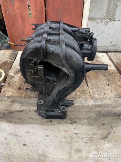 Рено Логан впускной коллектор