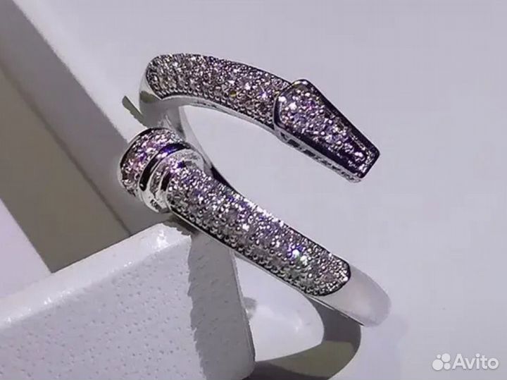 Новое кольцо-гвоздь с муассанитами Cartier style