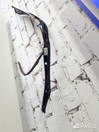 Уплотнитель крышки багажника с датчиком защиты от