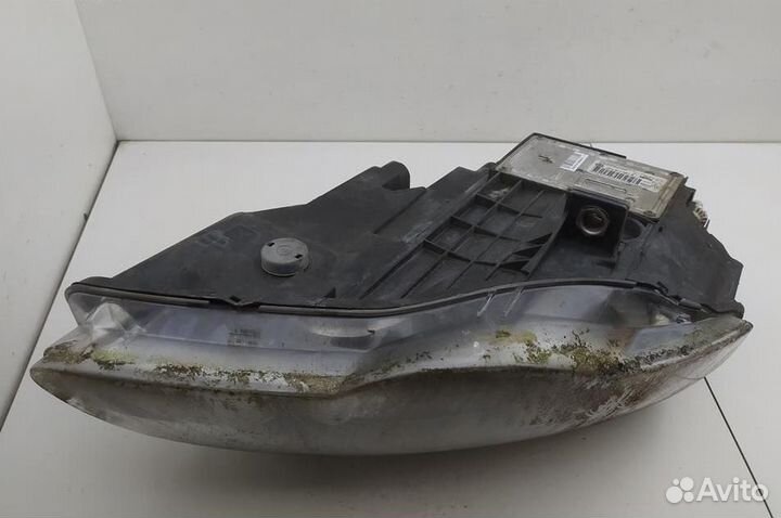 Фара правая Volkswagen Passat