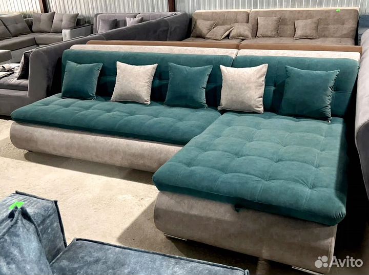 Угловой диван с оттоманкой