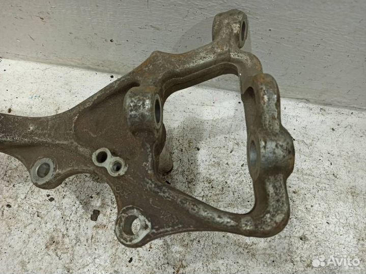 Кулак передний левый