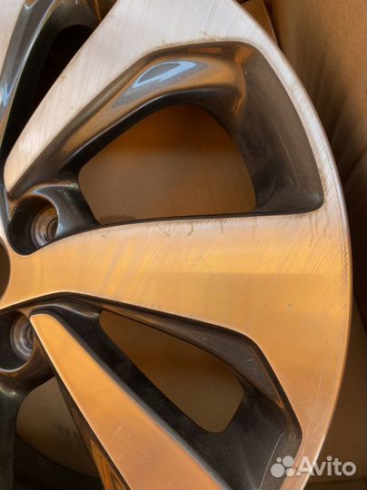 Диск Kia Rio X-line 52910-bx200 (1шт)