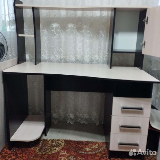 Школьный, компьютерный стол. В отличном сос