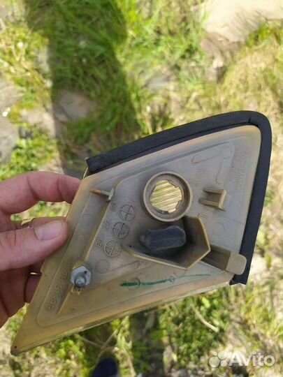 Поворотник марк 2 90 правый