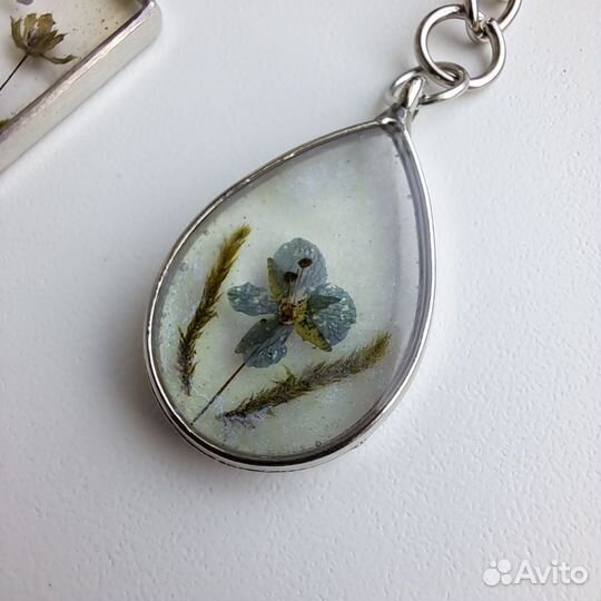 Брелоки из эпоксидной смолы с сухоцветами