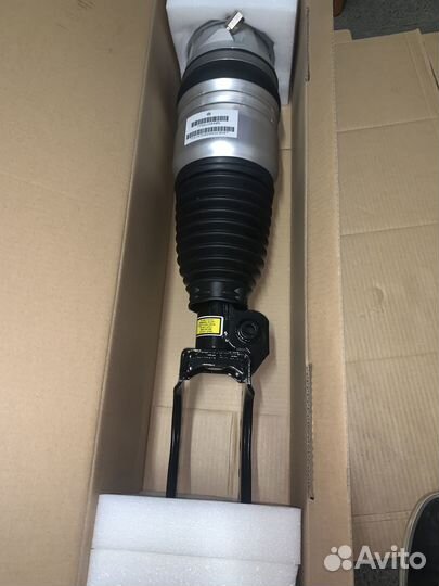 Пневмостойка передняя правая VW Touareg II 7P NF