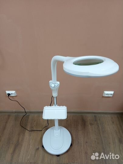 Лампа с лупой светодиодная с регулировкой яркости