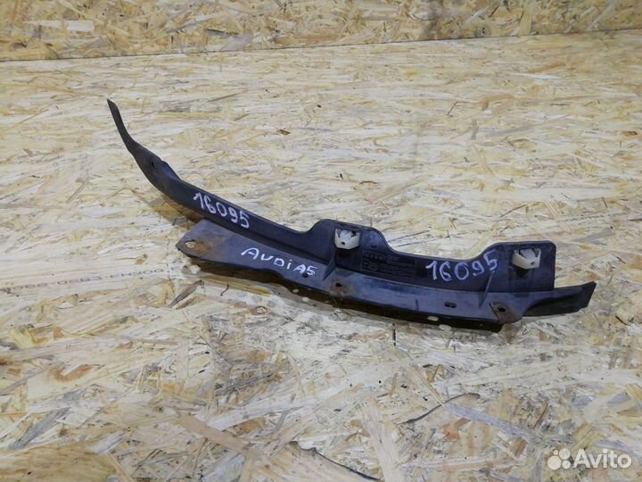 Брызговик задний правый Audi A5 8T рест. 2012