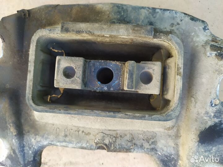 Опора подушка левая кпп Форд Фокус 2