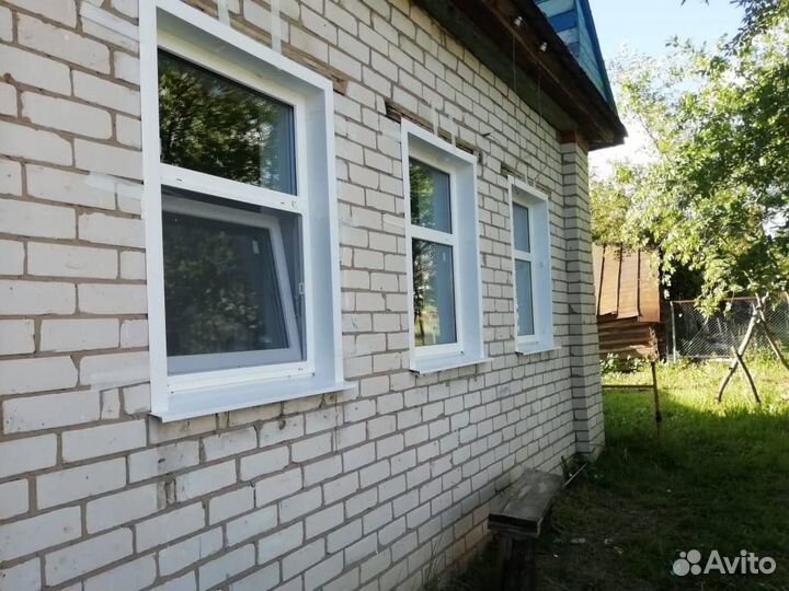 Окно в частный дом