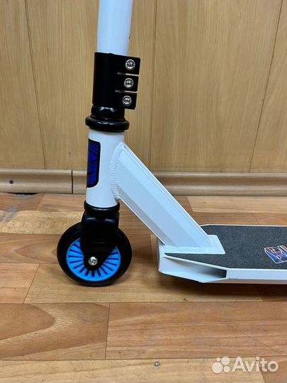 Трюковой самокат Black Aqua