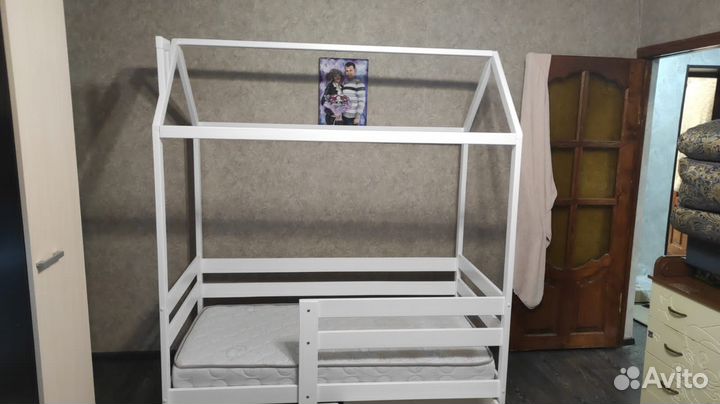 Кровать домик из массива 160*080