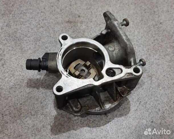 Вакуумный насос 1.8 BZB 06H145100AB WV Passat B6