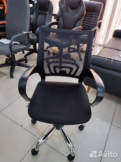 Офисное кресло