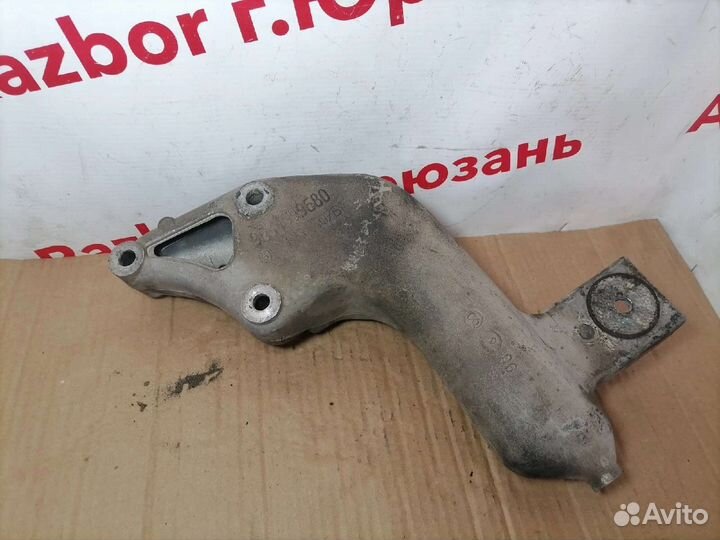 Кронштейн двигателя правый Peugeot 206