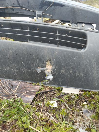 Передний бампер Audi 100 c3