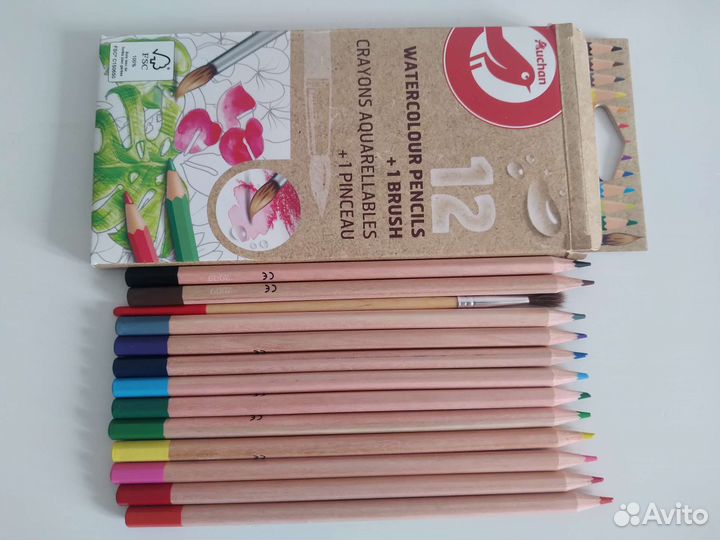 Акварельные карандаши 12 шт и кисть