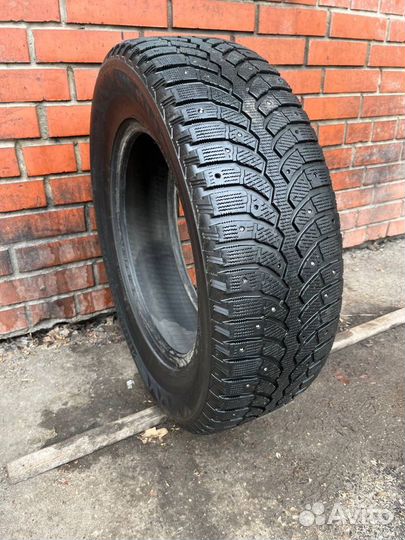 Bridgestone Blizzak Spike-01 235/65 R17