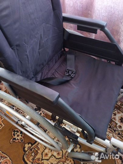 Кресло-коляска для инвалидов