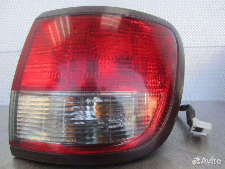 Фонарь правый Nissan Avenir W11 2003