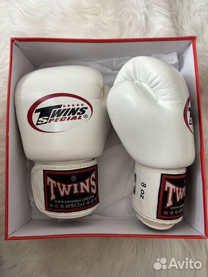 Боксерские перчатки twins 8 oz