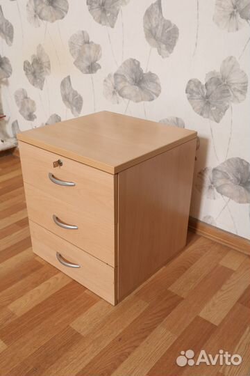 Тумбочка офисная с ящиками на замке