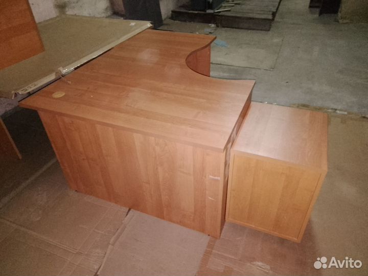 Письменный стол