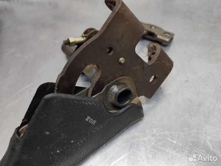 Ручник Mitsubishi Galant 8 1997 г.в