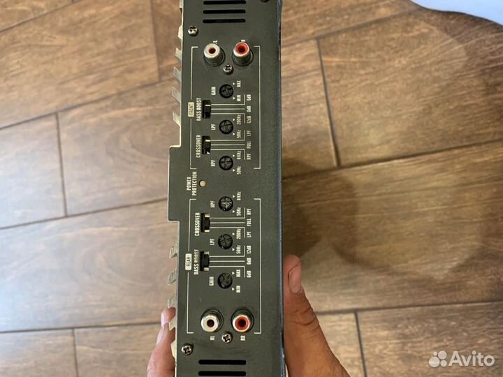 Автомобильный усилитель 4 канала