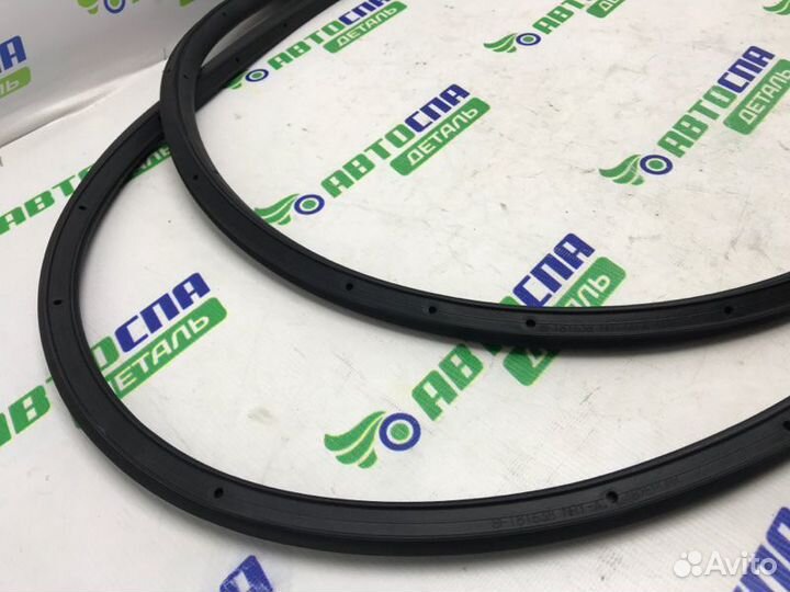 Уплотнитель двери задний правый Mazda 3 BP PE / P5