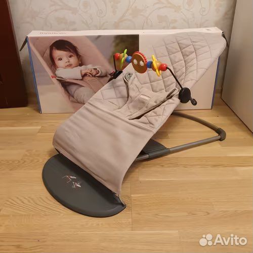 Шезлонг babybjorn с игрушкой оригинал