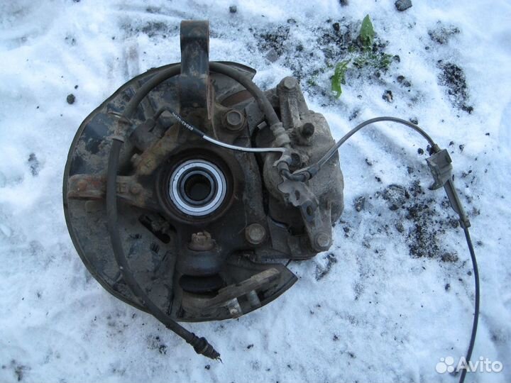 Поворотный кулак Toyota avensis 250