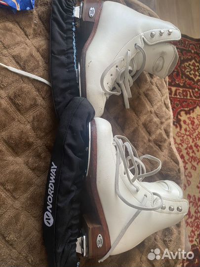 Фигурные коньки riedell