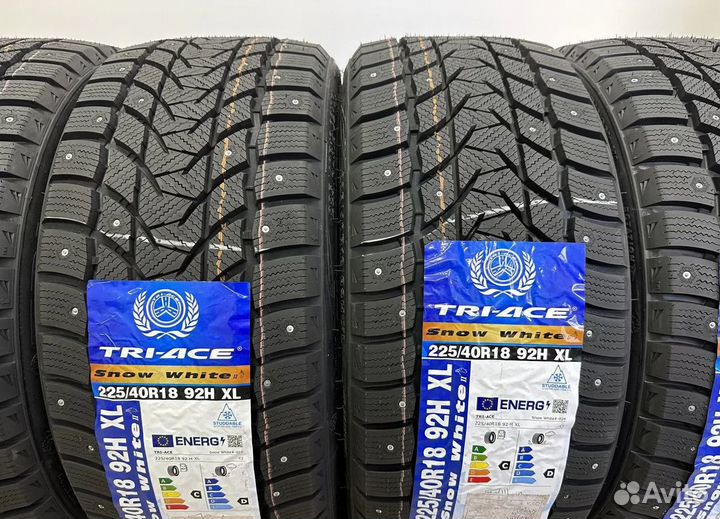 Tri Ace Snow White II 225/40 R18 69H