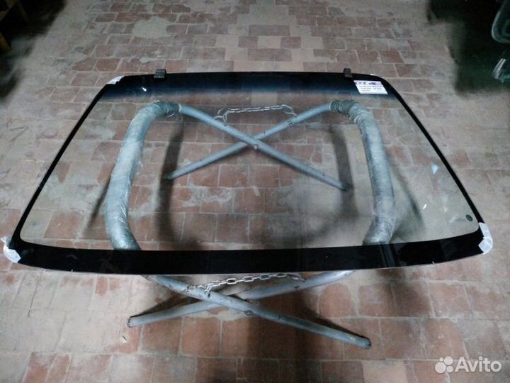 Стекло лобовое переднее Nissan March К11 1992-2003