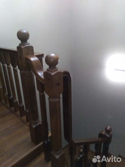 Монтажник деревянных лестниц