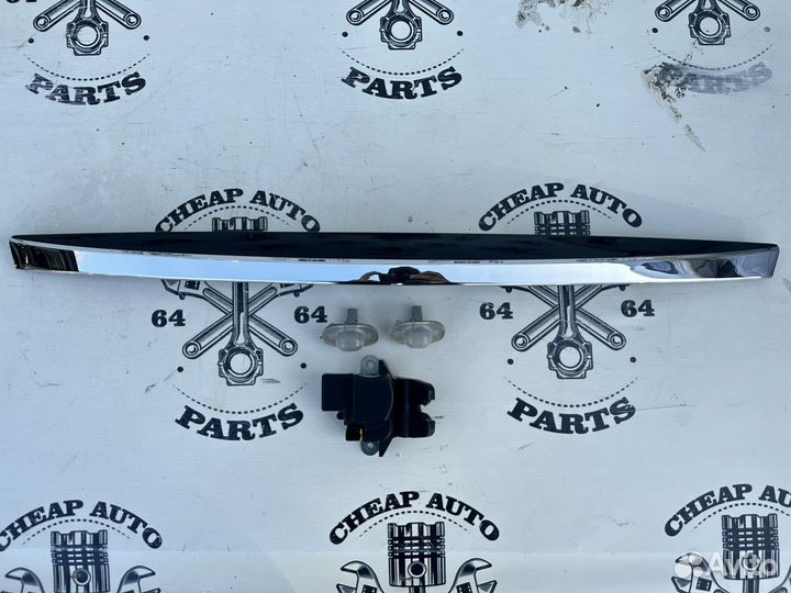 Молдинг крышки багажника Hyundai Solaris 1