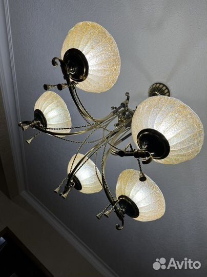 Пара люстр. Италия