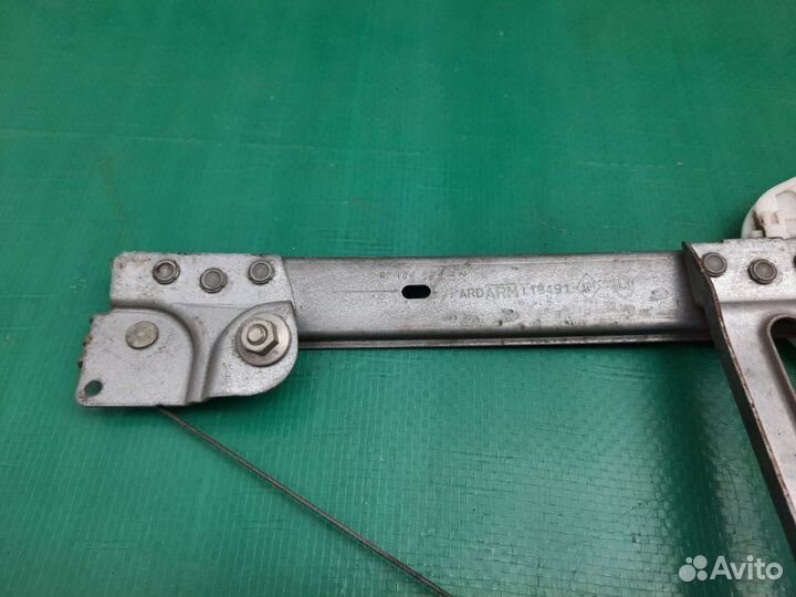 Стеклоподъемник задний правый Renault Logan 1