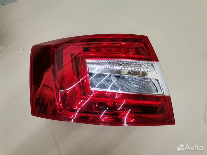 Фонарь задний левый Skoda Octavia A7