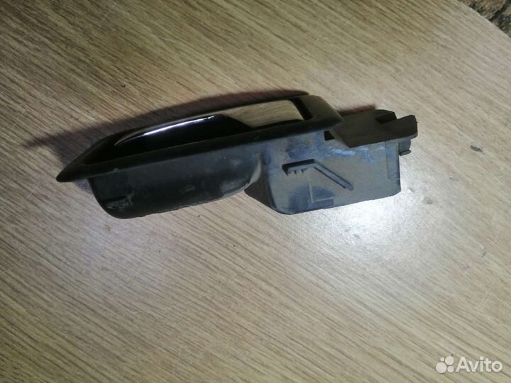 Ручка двери внутренняя audi 80 левая