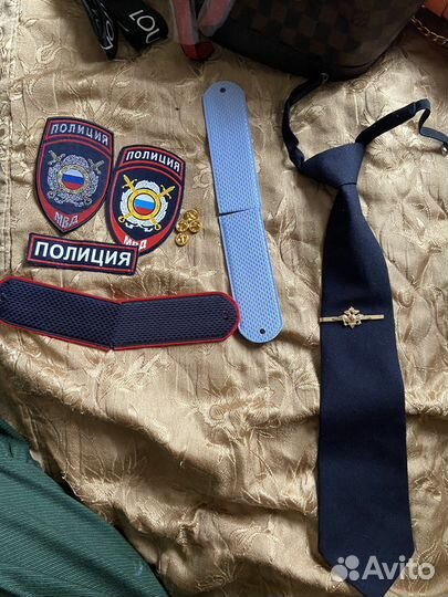 Галстук, шеврон, погоны