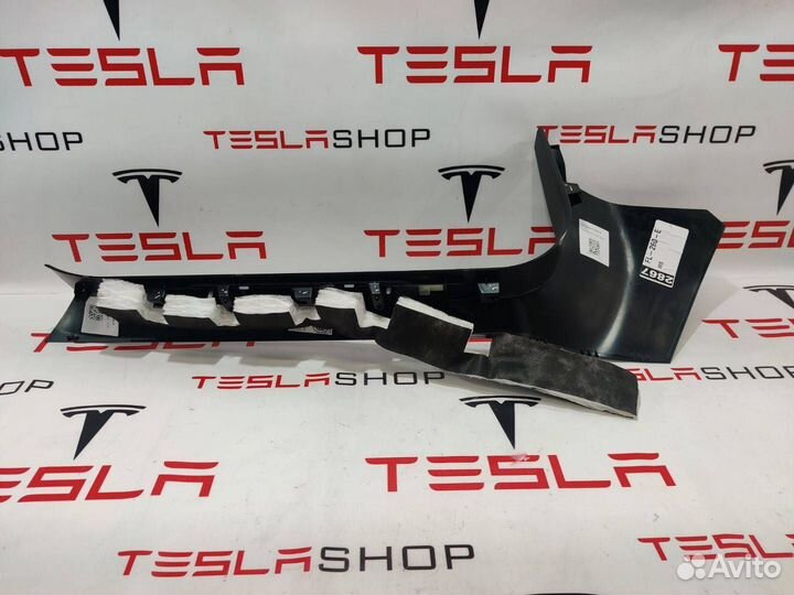 Накладка стойки А Tesla Model S рест. 2018