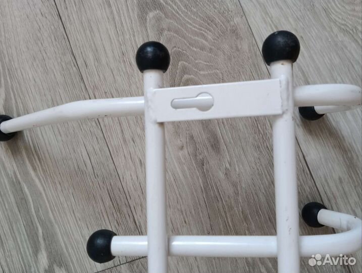 Вешалка в прихожую настенная